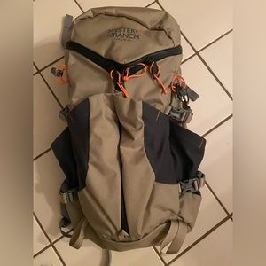 Mystery Ranch Coulee 25 Hiking backpack L/XL like new, perfect condition!